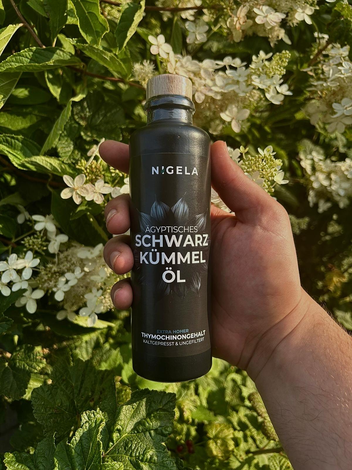 Nigela Schwarzkümmelöl aus der Tonflasche