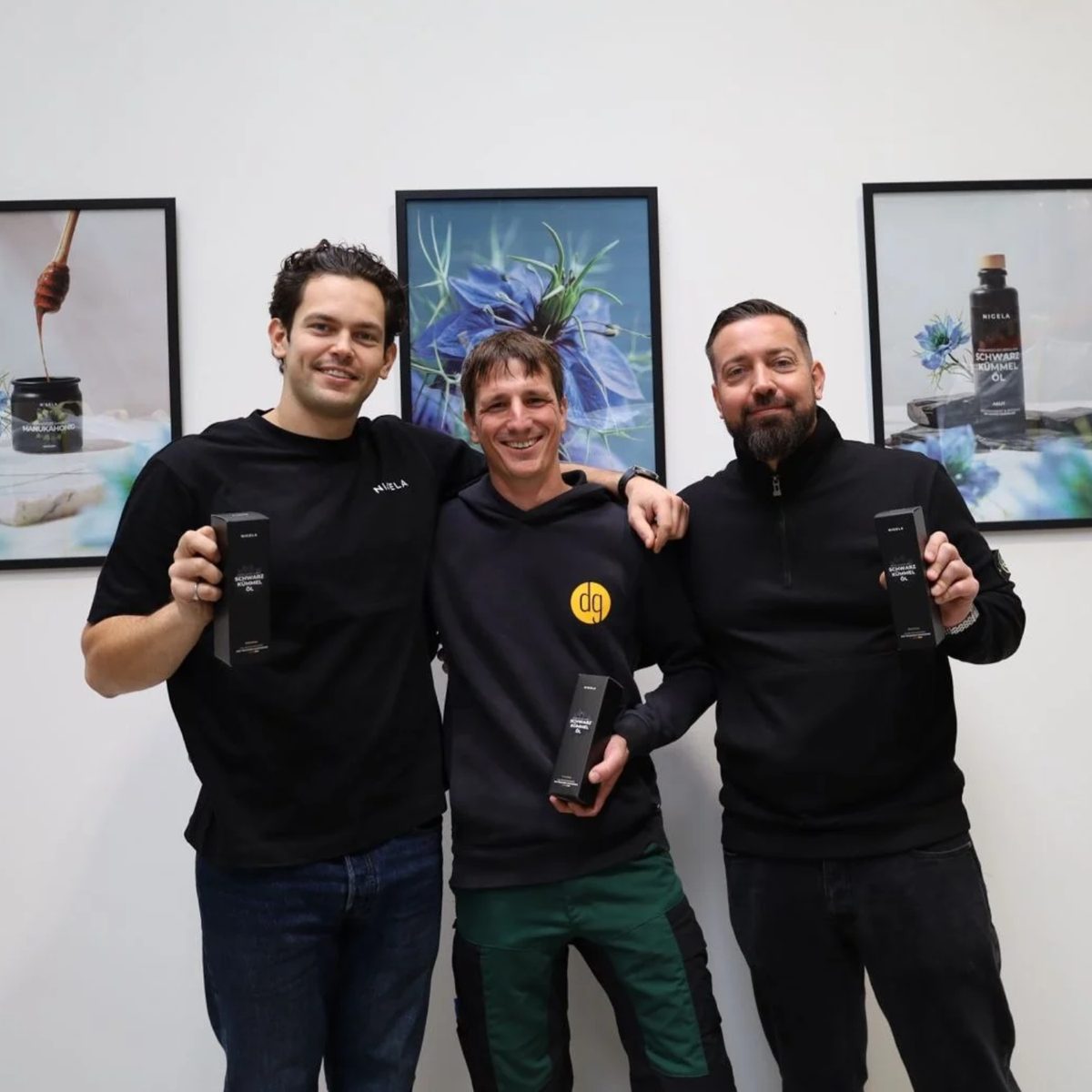 Hermann und Christian mit der ersten Flasche Regional