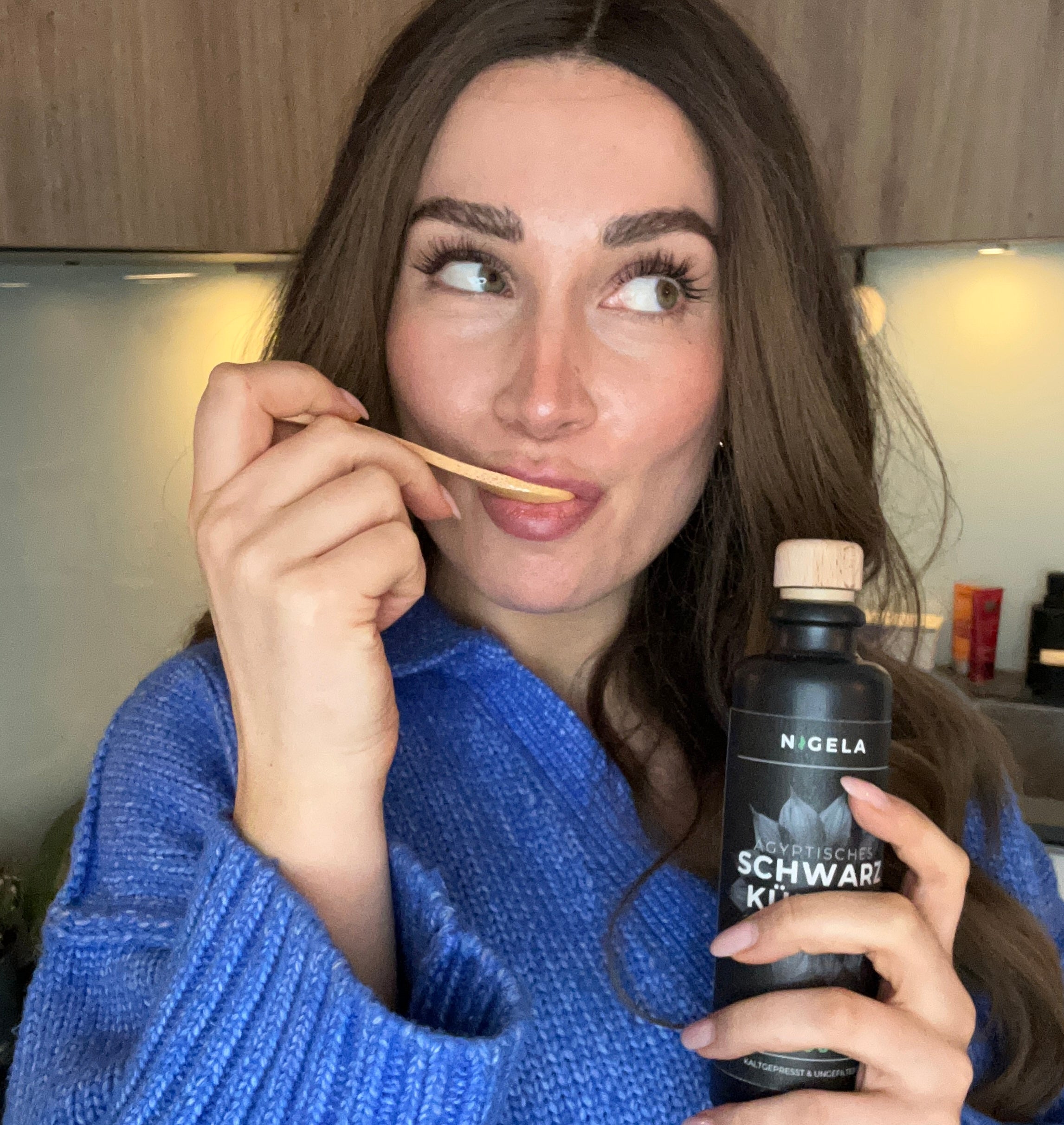 Nigela Schwarzkümmelöl aus der Tonflasche